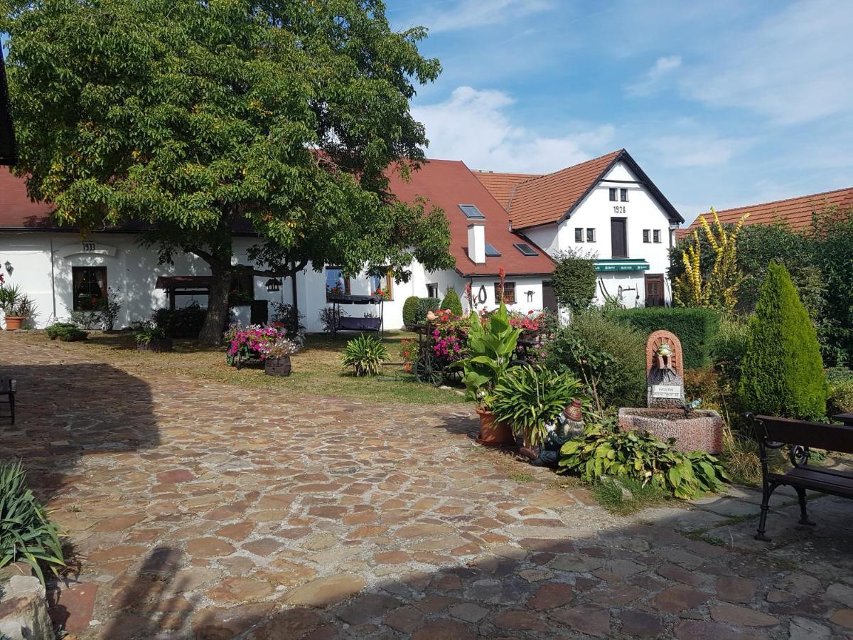 Hostinec Selsky Dvur Zbiroh Exterior photo